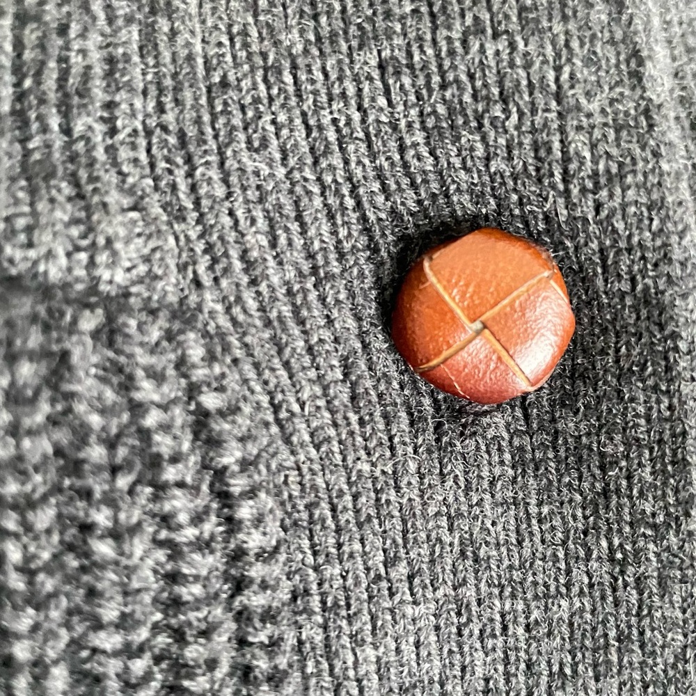 DEMYLEE Wool Cashmere Sweater Vest Cardigan with Leather Buttons - Picture 4 of 12